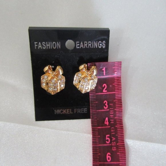 Pierced earrings Present-- ADD to a bundle 4 for $20.00 to get discount - Picture 4 of 8